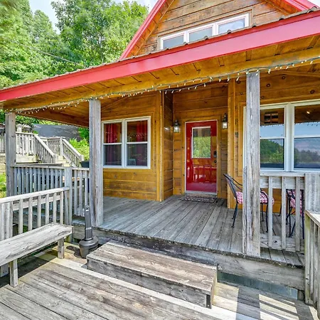 Warm And Cozy Cabin With Deck On Top Of The Blue Ridge